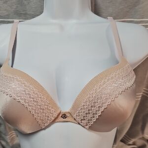 Victoria's Secret Lace Accent Bra in Cream